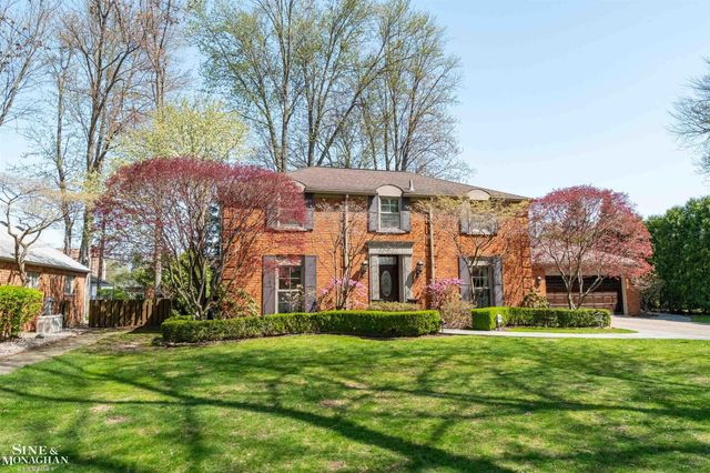 578 Heather Lane, Grosse Pointe Woods, MI 48236