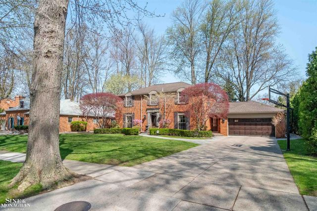 578 Heather Lane, Grosse Pointe Woods, MI 48236