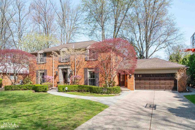 578 Heather Lane, Grosse Pointe Woods, MI 48236
