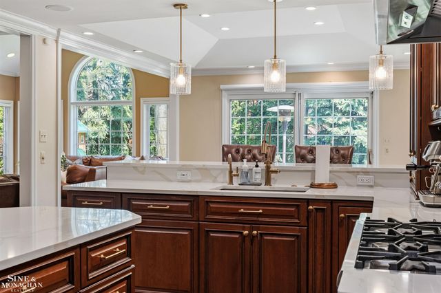 578 Heather Lane, Grosse Pointe Woods, MI 48236