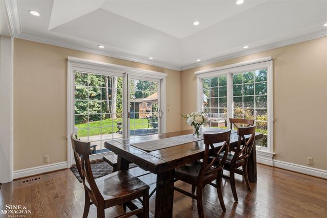 578 Heather Lane, Grosse Pointe Woods, MI 48236