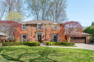 578 Heather Lane, Grosse Pointe Woods, MI 48236
