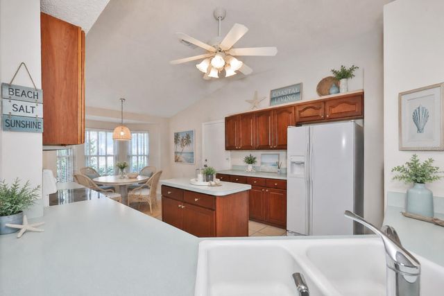 951 VILLEROY GREENS DRIVE, Sun City Center, FL 33573