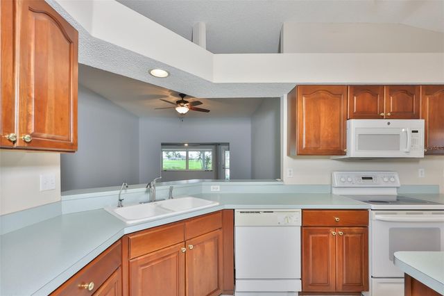 951 VILLEROY GREENS DRIVE, Sun City Center, FL 33573