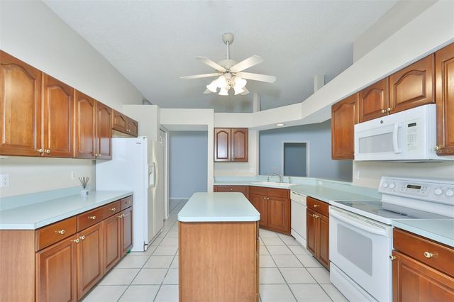951 VILLEROY GREENS DRIVE, Sun City Center, FL 33573