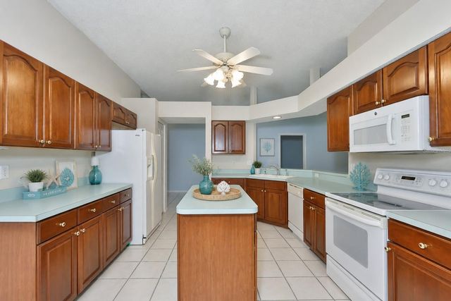 951 VILLEROY GREENS DRIVE, Sun City Center, FL 33573