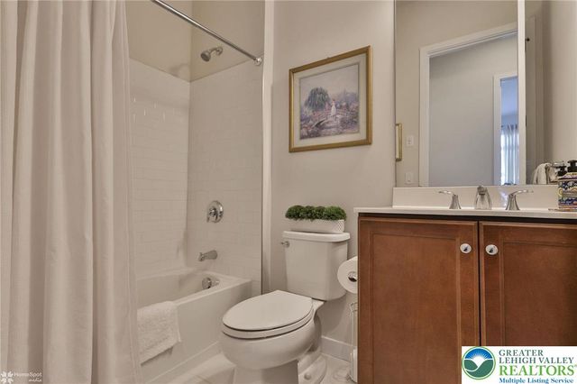 6822 Sycamore Drive, East Allen Twp, PA 18014