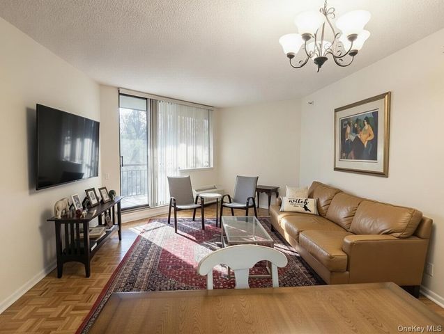 50 E Hartsdale Avenue 1O, Hartsdale, NY 10530