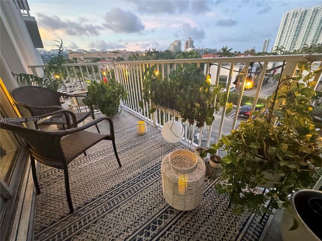 2851 NE 183rd St 303E, Aventura, FL 33160