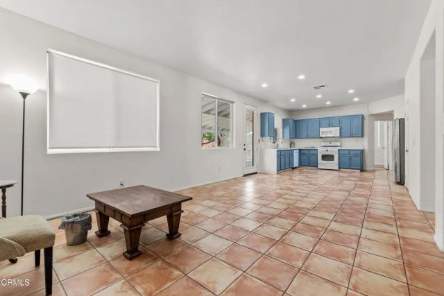 38519 37th Street East, Palmdale, CA 93550