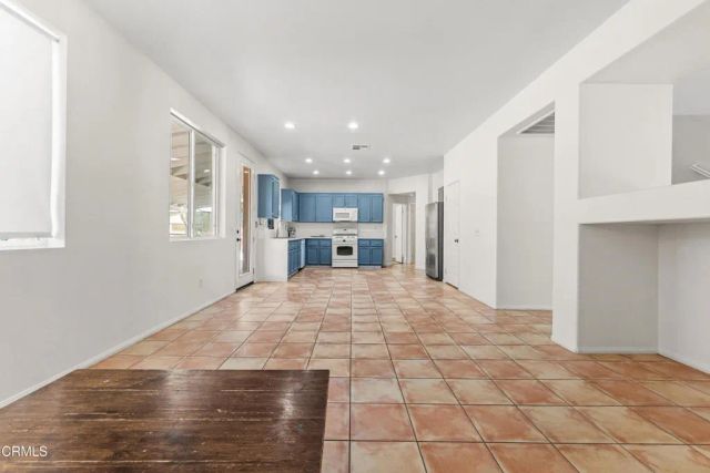 38519 37th Street East, Palmdale, CA 93550