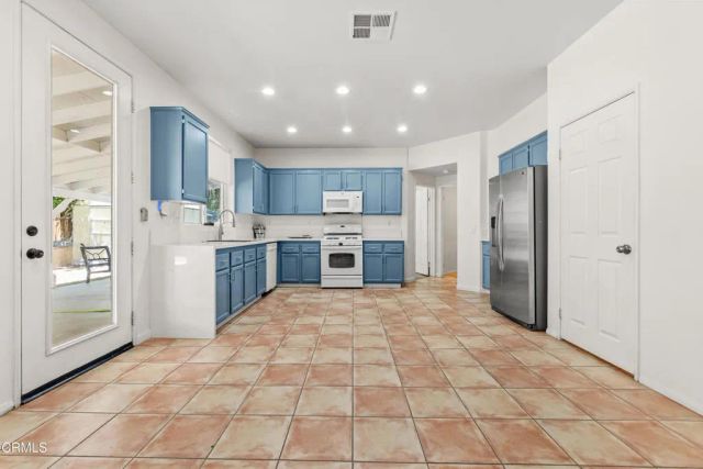 38519 37th Street East, Palmdale, CA 93550