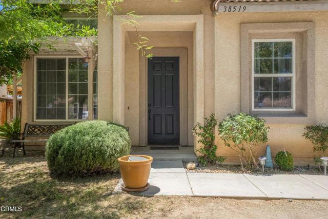 38519 37th Street East, Palmdale, CA 93550