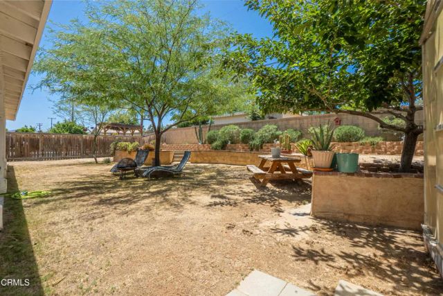 38519 37th Street East, Palmdale, CA 93550