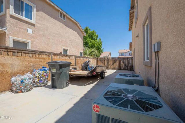 38519 37th Street East, Palmdale, CA 93550