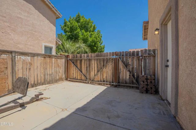 38519 37th Street East, Palmdale, CA 93550