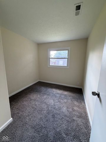18 Sayre Drive, Greenwood, IN 46143