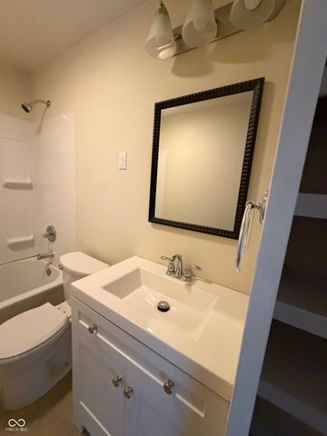 18 Sayre Drive, Greenwood, IN 46143