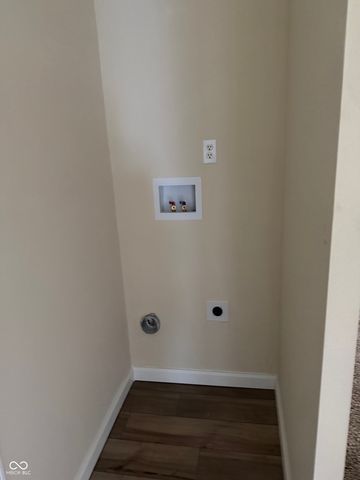 18 Sayre Drive, Greenwood, IN 46143