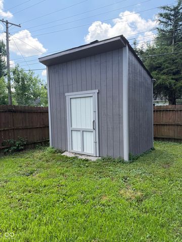 18 Sayre Drive, Greenwood, IN 46143