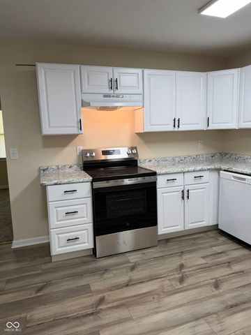 18 Sayre Drive, Greenwood, IN 46143