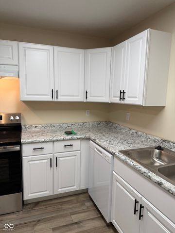 18 Sayre Drive, Greenwood, IN 46143