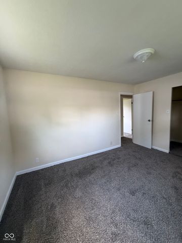 18 Sayre Drive, Greenwood, IN 46143