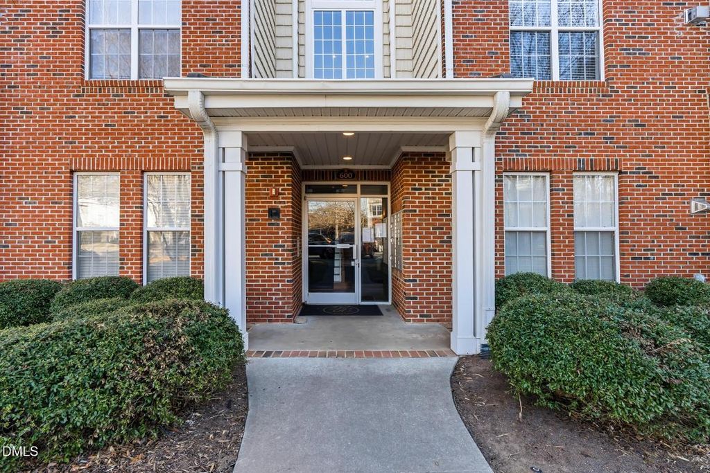 623 Ives Court, Chapel Hill, NC 27514