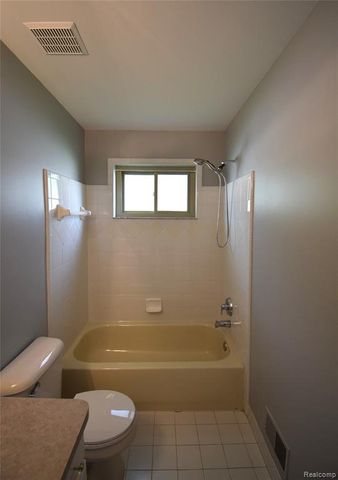 30112 Raintree Circle, Chesterfield, MI 48047