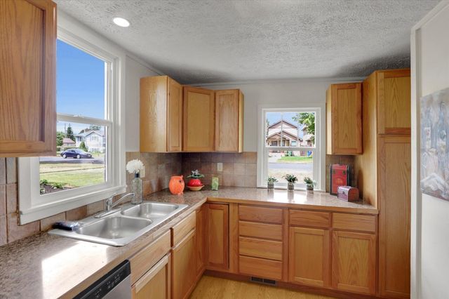 1211 W Bismark Ave, Spokane, WA 99205