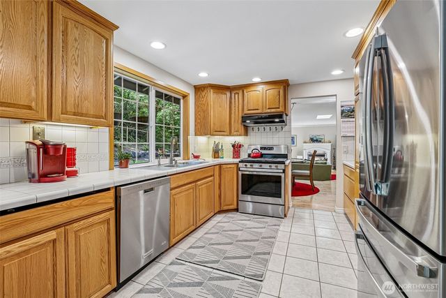 3916 170th Avenue E, Lake Tapps, WA 98391