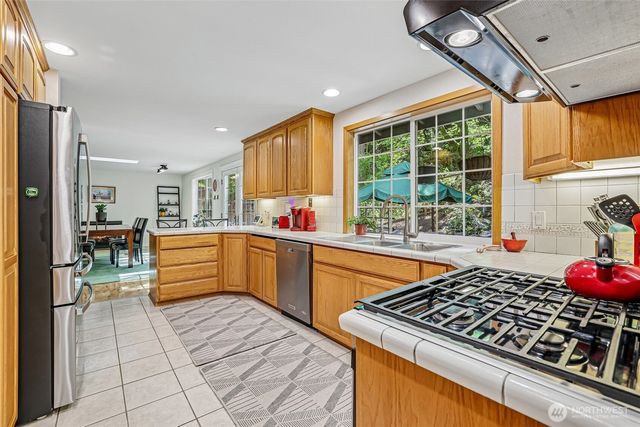 3916 170th Avenue E, Lake Tapps, WA 98391