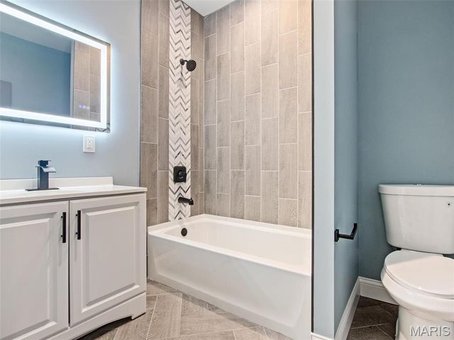4224 California, St Louis, MO 63111