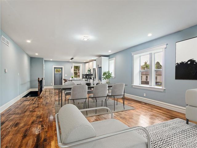 4224 California, St Louis, MO 63111