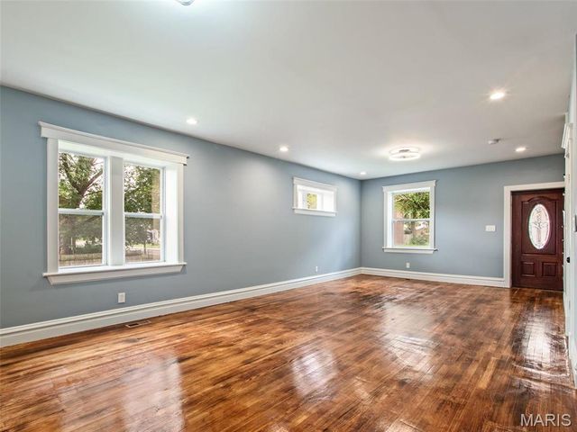 4224 California, St Louis, MO 63111