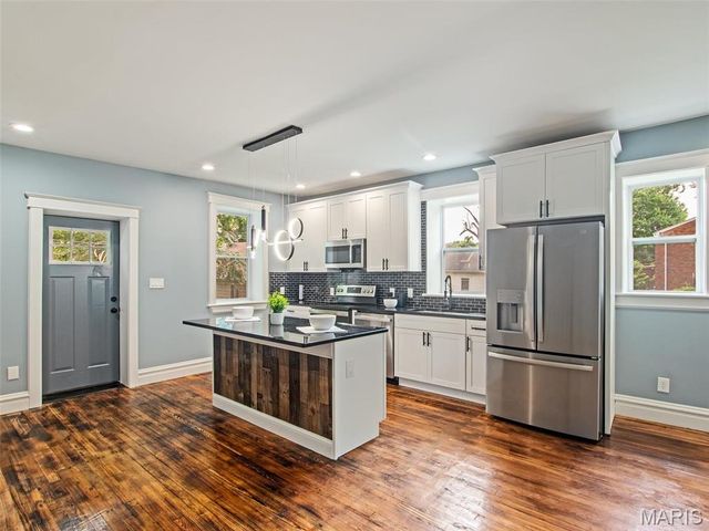 4224 California, St Louis, MO 63111