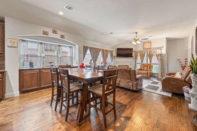 1000 Longhorn Drive, Aubrey, TX 76227