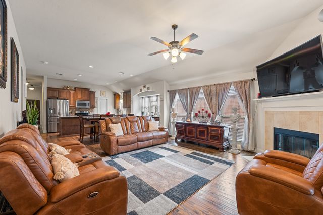 1000 Longhorn Drive, Aubrey, TX 76227