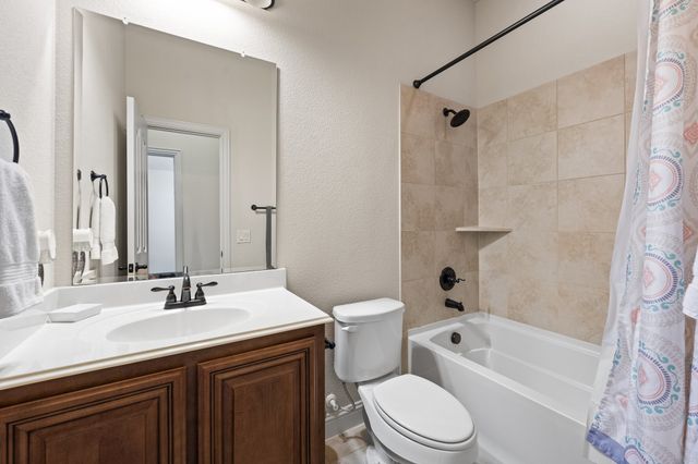 1000 Longhorn Drive, Aubrey, TX 76227