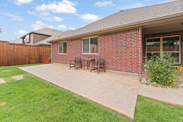 1000 Longhorn Drive, Aubrey, TX 76227
