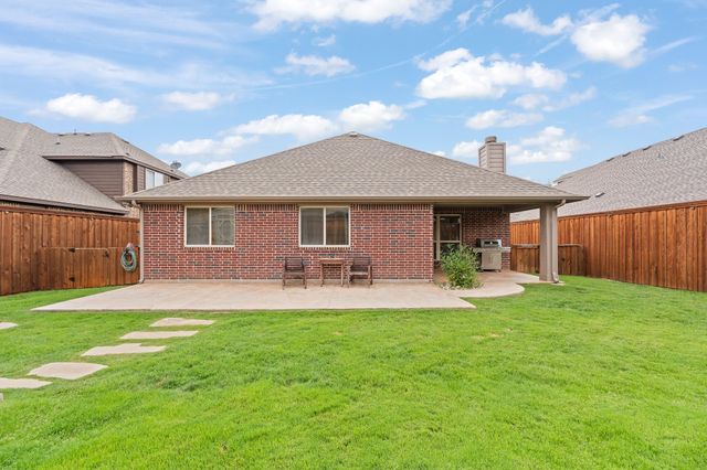 1000 Longhorn Drive, Aubrey, TX 76227