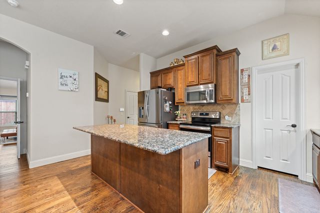 1000 Longhorn Drive, Aubrey, TX 76227