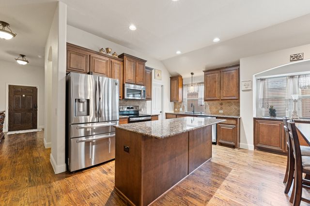 1000 Longhorn Drive, Aubrey, TX 76227