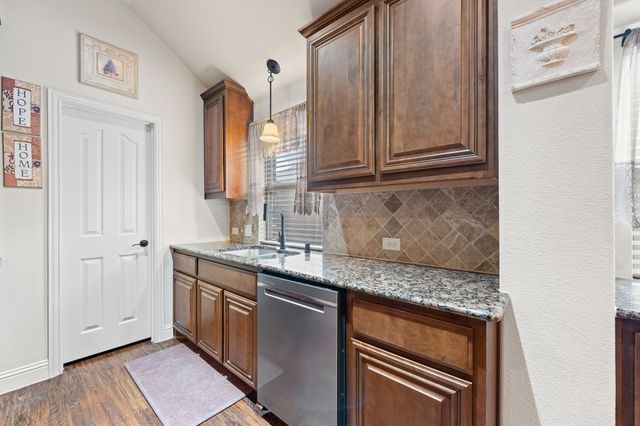 1000 Longhorn Drive, Aubrey, TX 76227