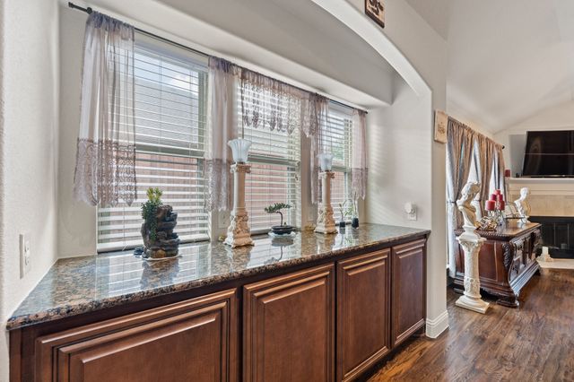 1000 Longhorn Drive, Aubrey, TX 76227