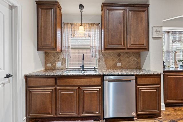 1000 Longhorn Drive, Aubrey, TX 76227