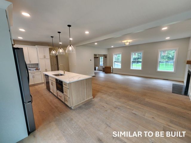 81 Willard Rd, Ashburnham, MA 01430