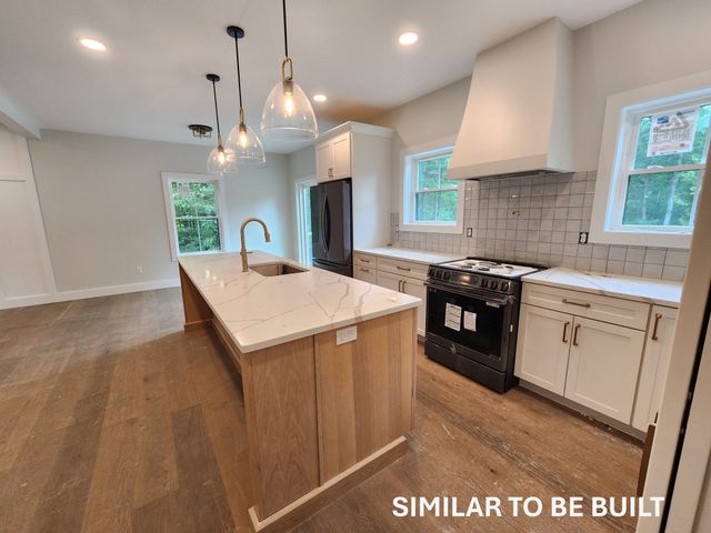 81 Willard Rd, Ashburnham, MA 01430