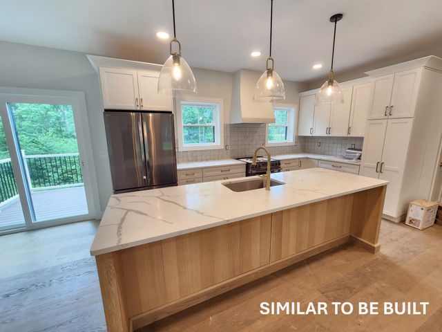 81 Willard Rd, Ashburnham, MA 01430