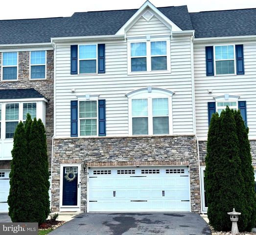 105 FRITILLARY CT, Lake Frederick, VA 22630